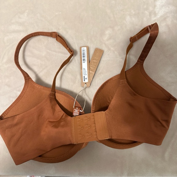 SKIMS Rust Bra - Picture 2 of 5